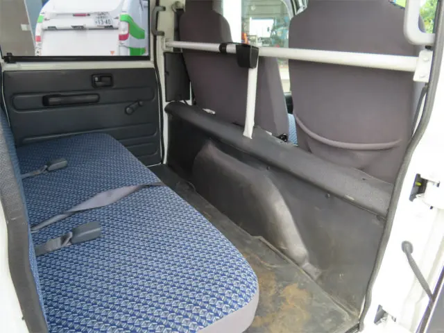 いすゞ エルフ 2RG-NJR88A(2WD)の写真19