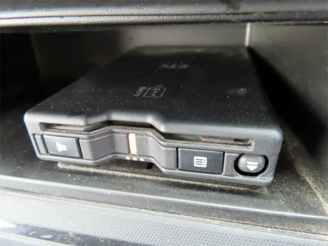 いすゞ エルフ 2RG-NJR88A(2WD)の写真22