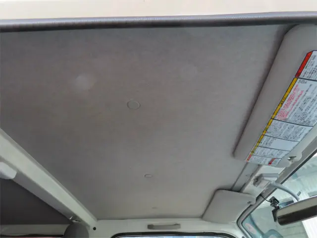 いすゞ エルフ 2RG-NJR88A(2WD)の写真25