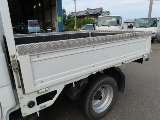 いすゞ エルフ 2RG-NJR88A(2WD)の写真32