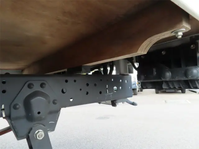 いすゞ エルフ 2RG-NJR88A(2WD)の写真40