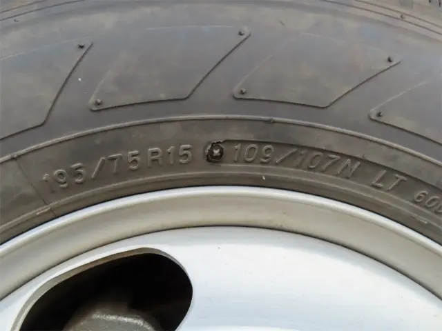 いすゞ エルフ 2RG-NJR88A(2WD)の写真45