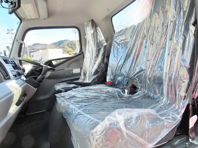 三菱 キャンター 2PG-FEB90(2WD)の写真13