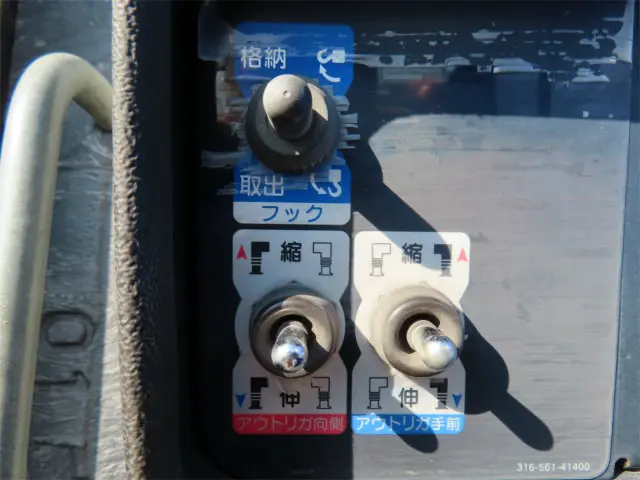 いすゞ フォワード QKG-FVZ34U2(6x4)の写真40