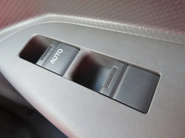 いすゞ エルフ TRG-NPR85AN(2WD)の写真21