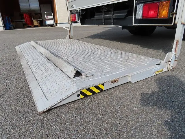 いすゞ エルフ TRG-NPR85AN(2WD)の写真34