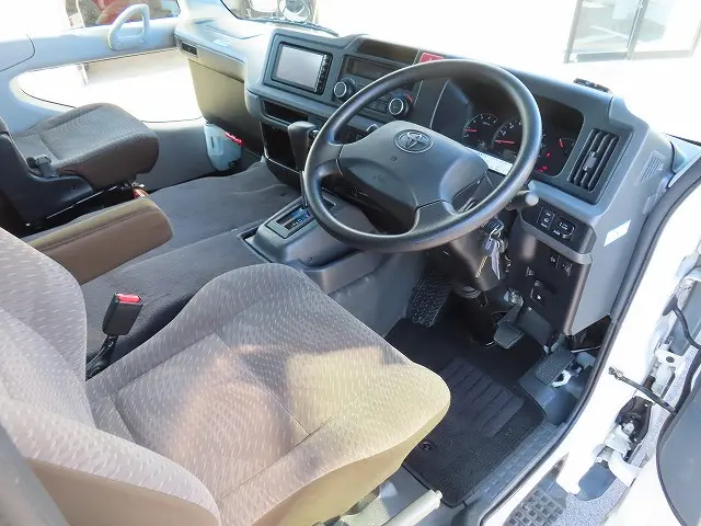 トヨタ コースター SDG-XZB70(2WD)の写真9