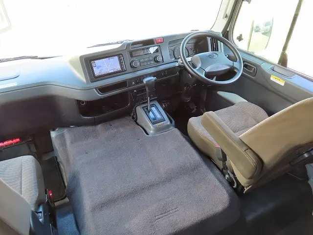 トヨタ コースター SDG-XZB70(2WD)の写真11