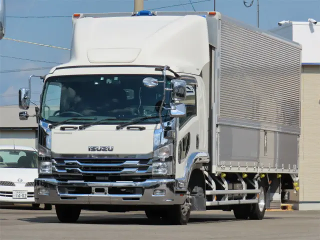 いすゞ フォワード 2RG-FRR90T2(2WD)の写真2