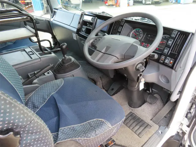 いすゞ フォワード 2RG-FRR90T2(2WD)の写真9
