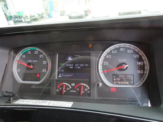 いすゞ フォワード 2RG-FRR90T2(2WD)の写真11