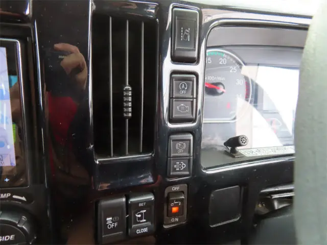 いすゞ フォワード 2RG-FRR90T2(2WD)の写真15