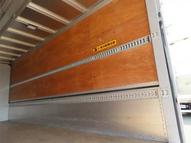 いすゞ フォワード 2RG-FRR90T2(2WD)の写真30