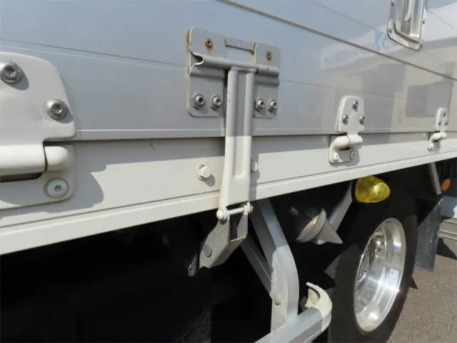 いすゞ フォワード 2RG-FRR90T2(2WD)の写真37