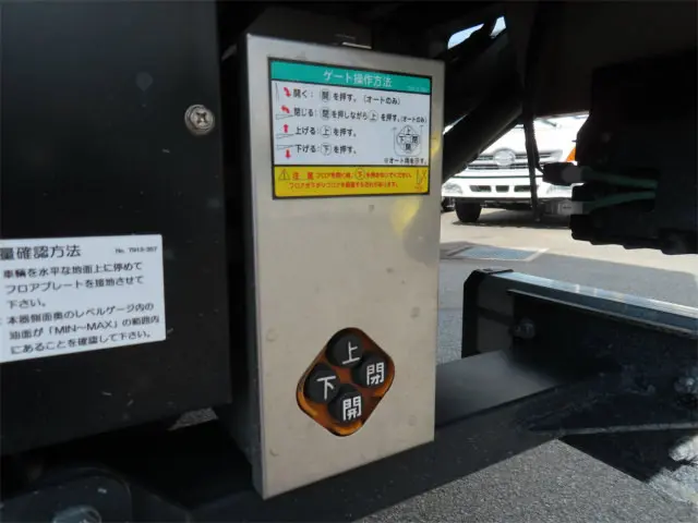 いすゞ フォワード 2RG-FRR90T2(2WD)の写真40