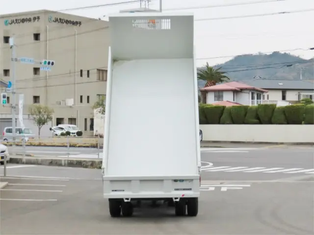 三菱 キャンター 2RG-FBA60(2WD)の写真9