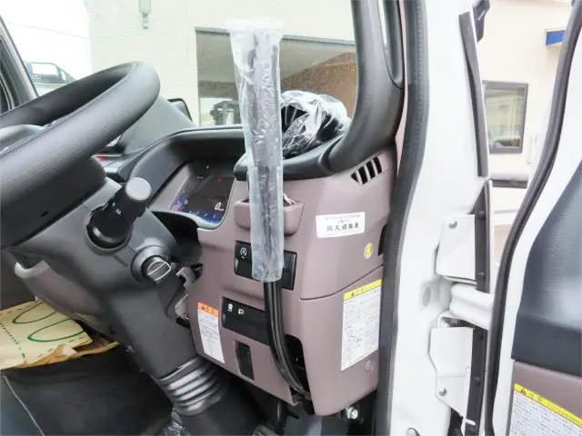 三菱 キャンター 2RG-FBA60(2WD)の写真24