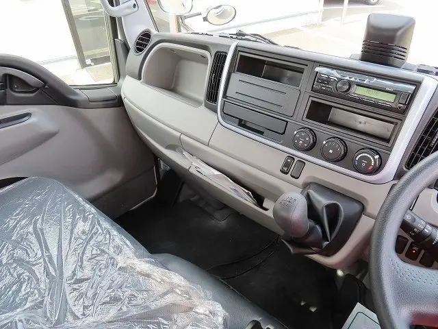 三菱 キャンター 2RG-FBA60(2WD)の写真15
