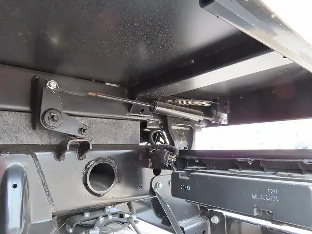 三菱 キャンター 2RG-FBA60(2WD)の写真45