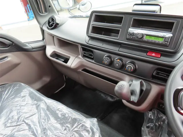 三菱 キャンター 2RG-FBAV0(2WD)の写真18