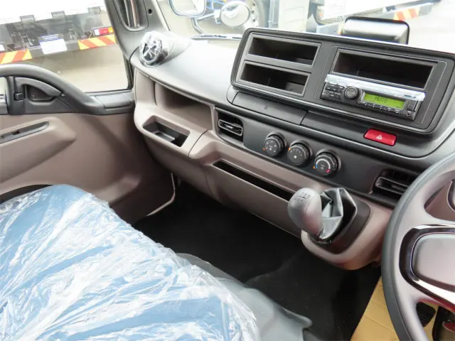 三菱 キャンター 2RG-FBA20(2WD)の写真15