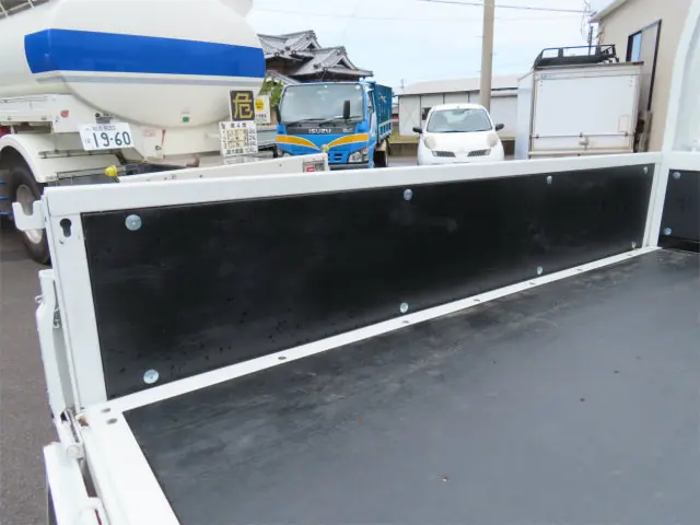 三菱 キャンター 2RG-FBA20(2WD)の写真32
