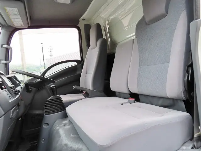 いすゞ エルフ TPG-NMR85AN(2WD)の写真11