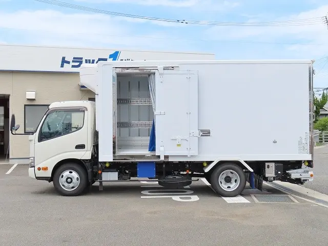 日野 デュトロ 2RG-XZU655M(2WD)の写真9