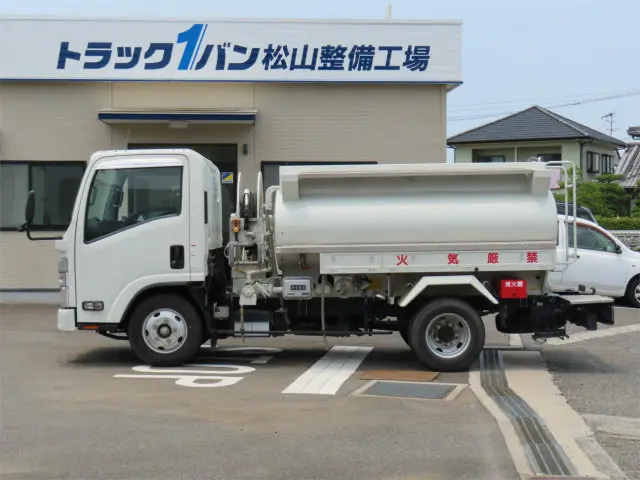 いすゞ エルフ 2RG-NMR88N(2WD)の写真4