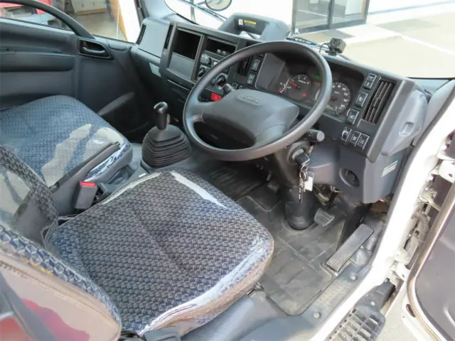 いすゞ エルフ 2RG-NMR88N(2WD)の写真9