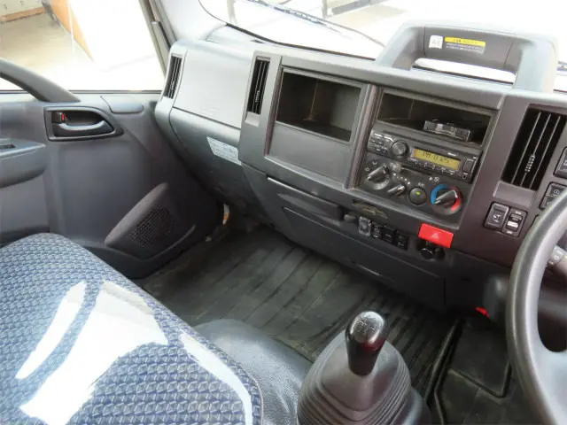 いすゞ エルフ 2RG-NMR88N(2WD)の写真14