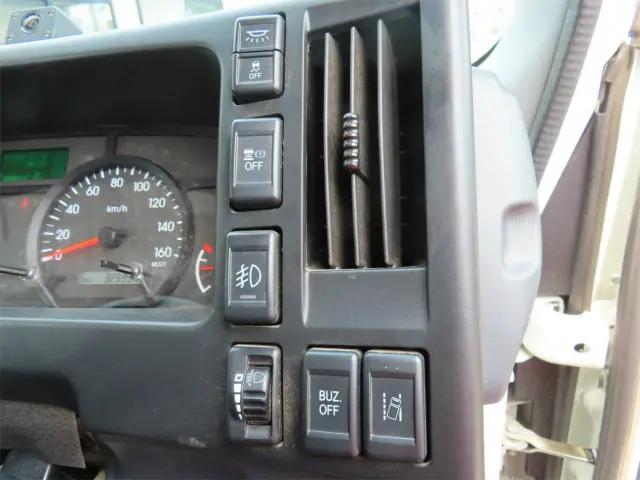 いすゞ エルフ 2RG-NMR88N(2WD)の写真15