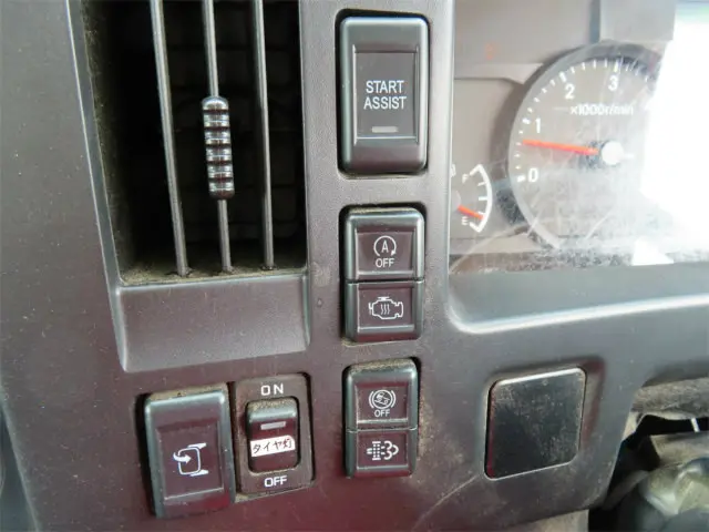 いすゞ エルフ 2RG-NMR88N(2WD)の写真16