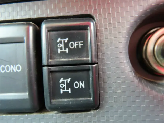 いすゞ エルフ 2RG-NMR88N(2WD)の写真17