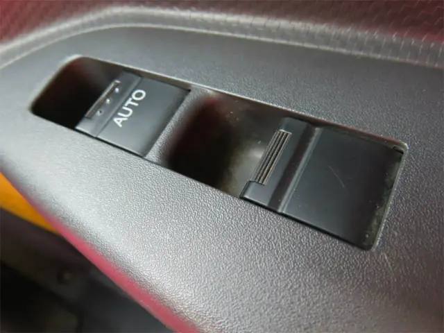 いすゞ エルフ 2RG-NMR88N(2WD)の写真19