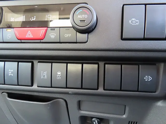 いすゞ エルフ 2RG-NKR88AM(2WD)の写真14
