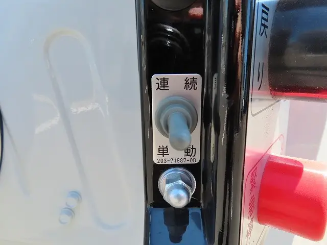 いすゞ エルフ 2RG-NKR88AM(2WD)の写真37