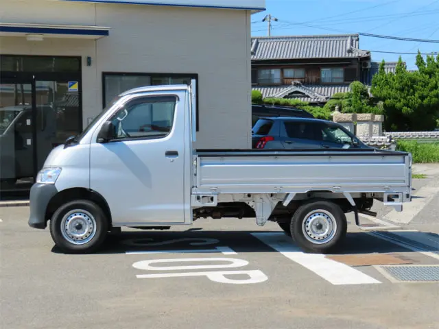 トヨタ タウンエーストラック 5BF-S403U(2WD)の写真3