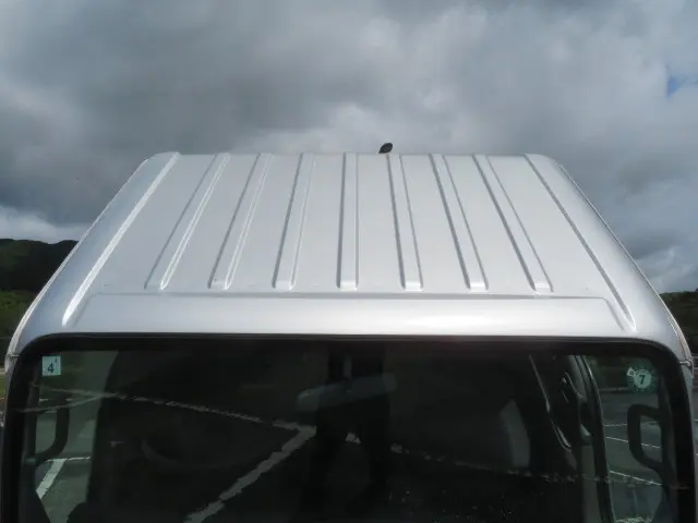 いすゞ エルフ BKG-NJR85A(2WD)の写真7