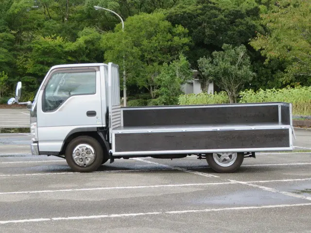 いすゞ エルフ BKG-NJR85A(2WD)の写真10