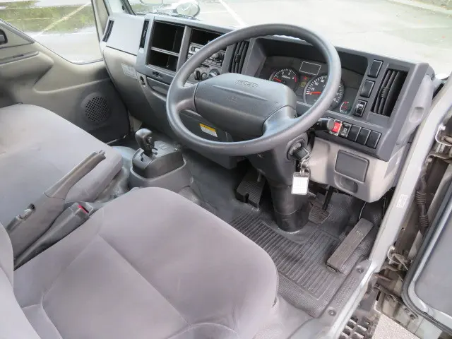 いすゞ エルフ BKG-NJR85A(2WD)の写真12