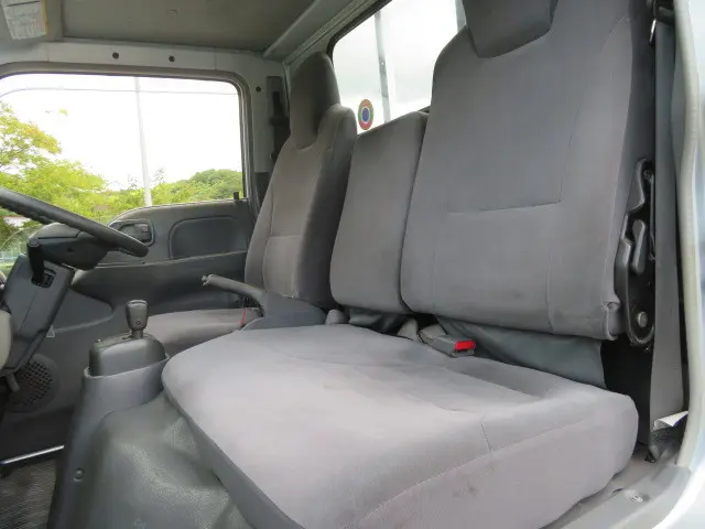 いすゞ エルフ BKG-NJR85A(2WD)の写真13
