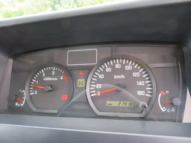 いすゞ エルフ BKG-NJR85A(2WD)の写真15