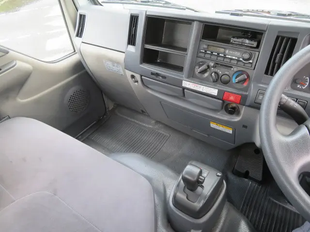 いすゞ エルフ BKG-NJR85A(2WD)の写真18