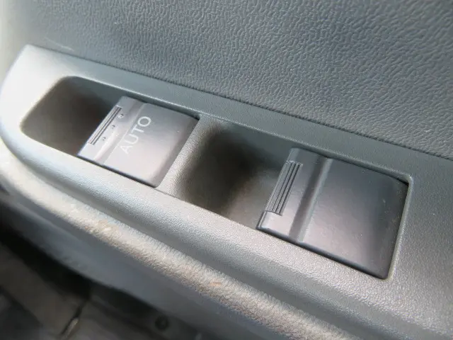 いすゞ エルフ BKG-NJR85A(2WD)の写真20