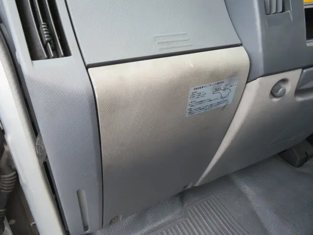 いすゞ エルフ BKG-NJR85A(2WD)の写真25