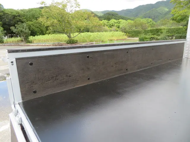 いすゞ エルフ BKG-NJR85A(2WD)の写真28