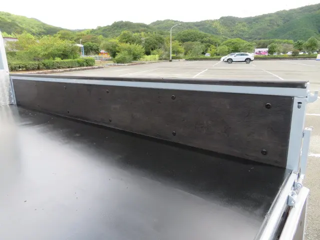 いすゞ エルフ BKG-NJR85A(2WD)の写真29