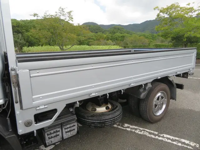 いすゞ エルフ BKG-NJR85A(2WD)の写真33