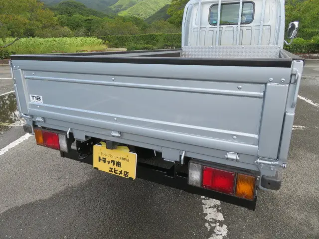 いすゞ エルフ BKG-NJR85A(2WD)の写真35